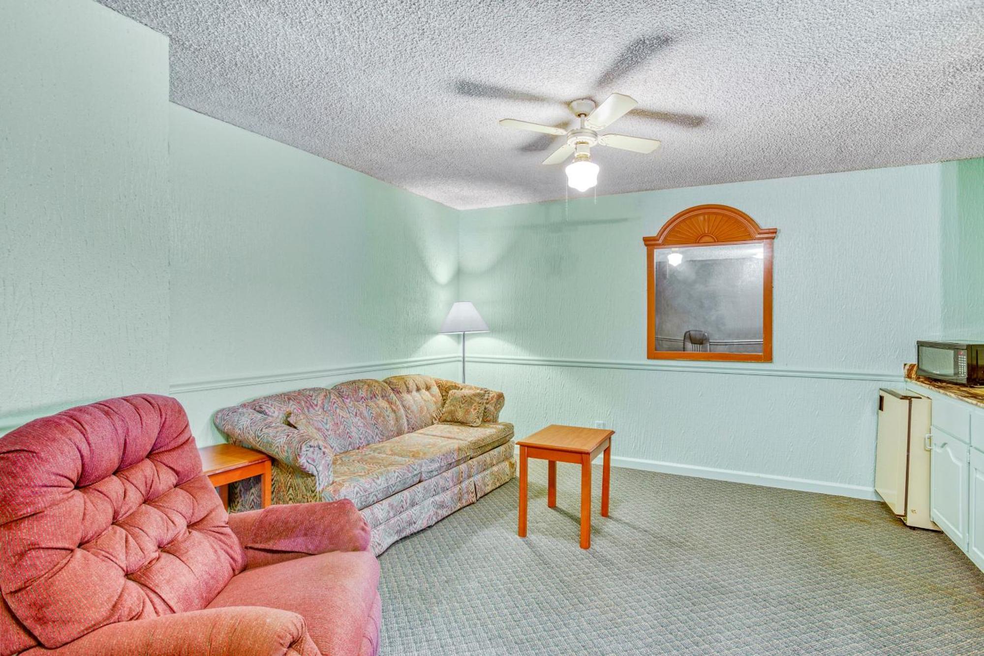 Отель Oyo Townhouse Tulsa Woodland Hills Экстерьер фото