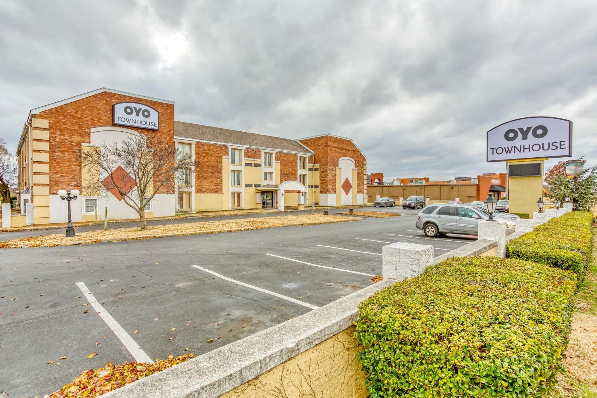 Отель Oyo Townhouse Tulsa Woodland Hills Экстерьер фото