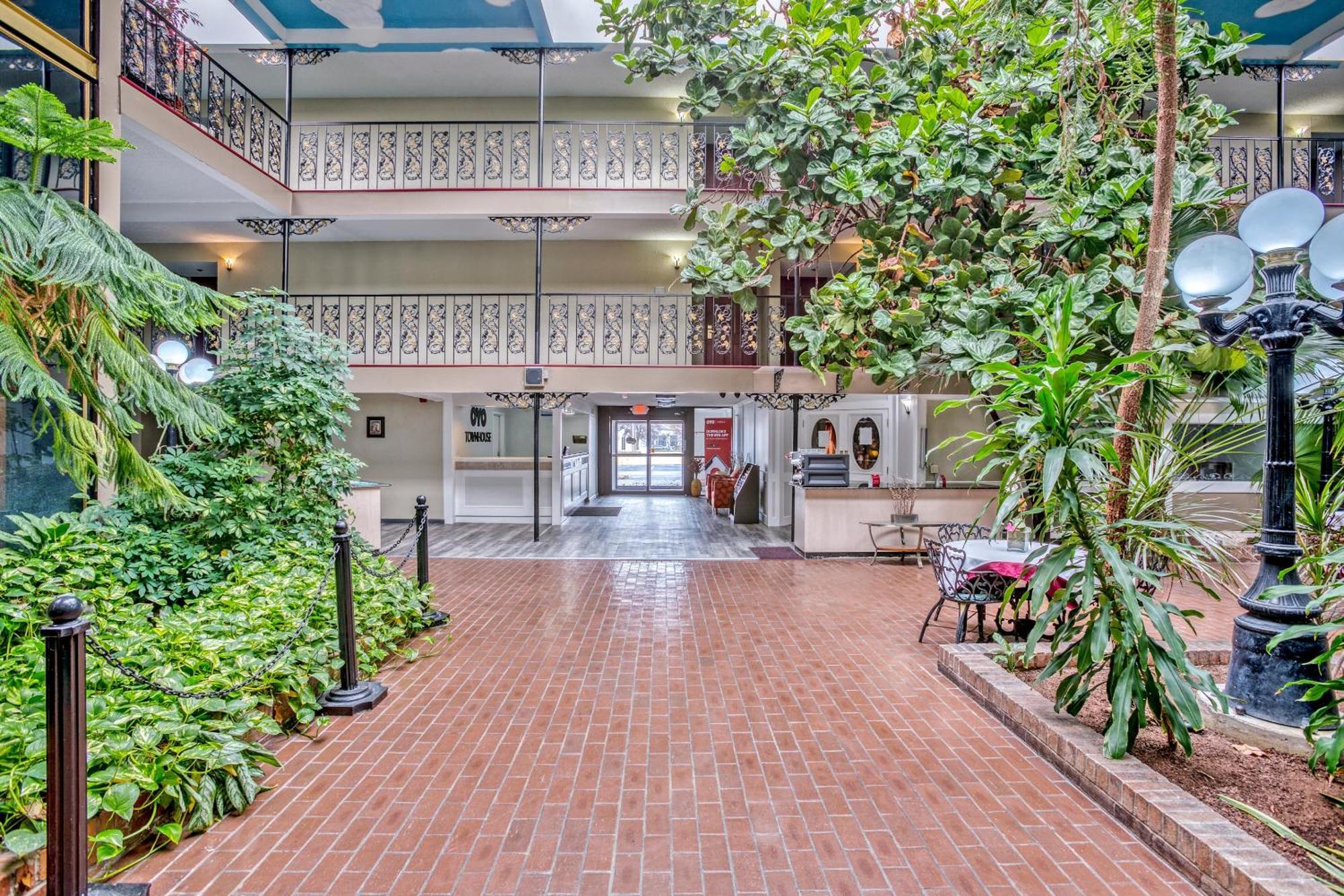 Отель Oyo Townhouse Tulsa Woodland Hills Экстерьер фото