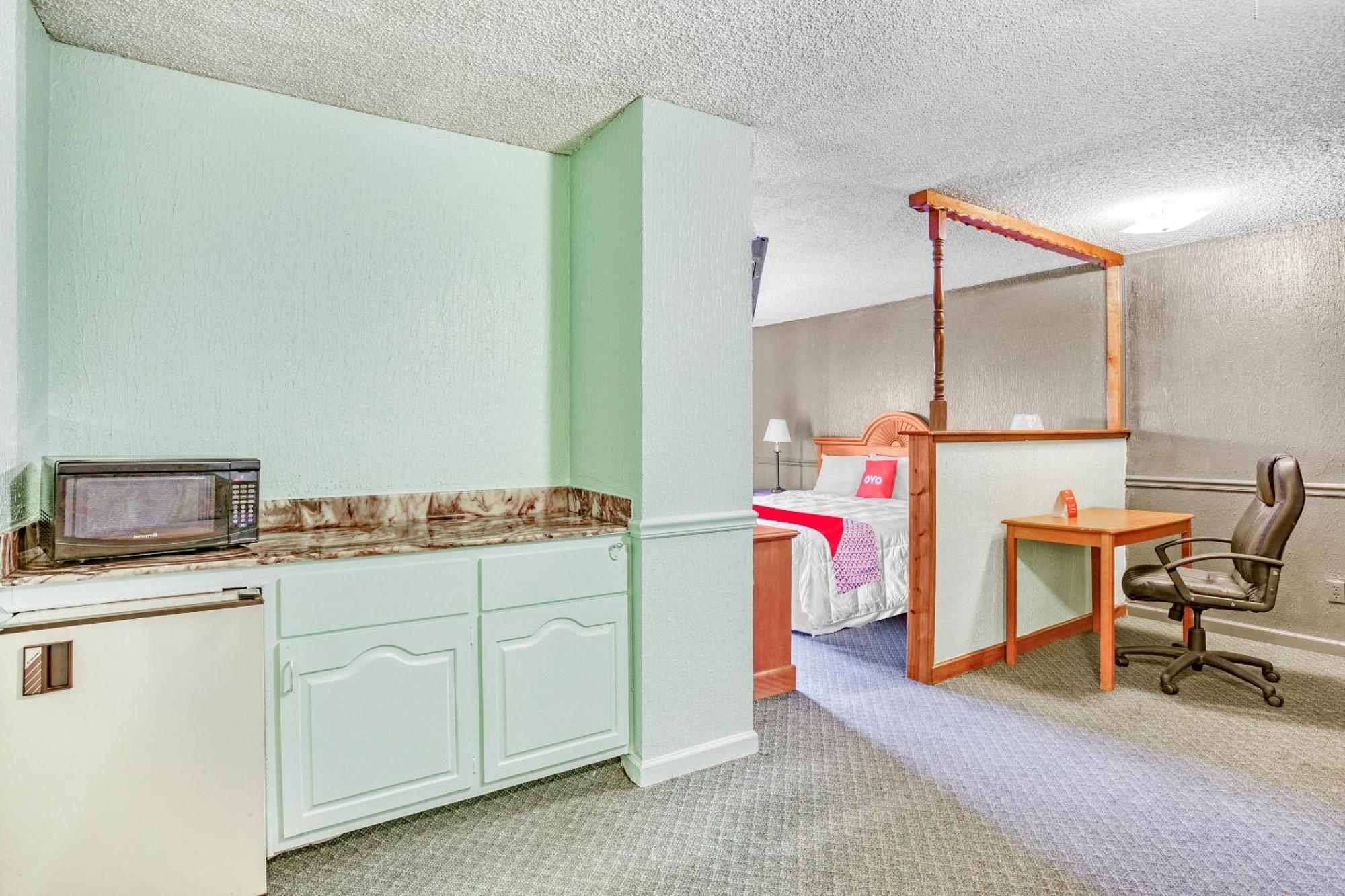 Отель Oyo Townhouse Tulsa Woodland Hills Экстерьер фото