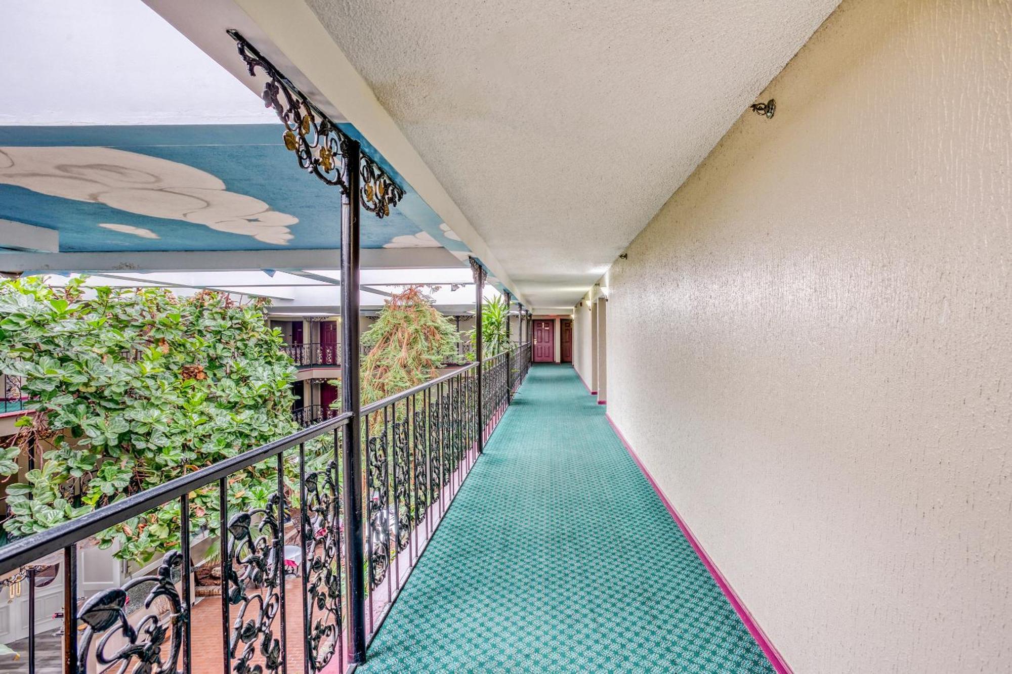 Отель Oyo Townhouse Tulsa Woodland Hills Экстерьер фото