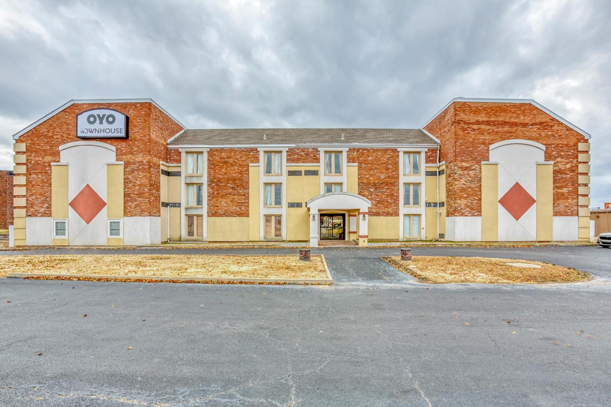 Отель Oyo Townhouse Tulsa Woodland Hills Экстерьер фото