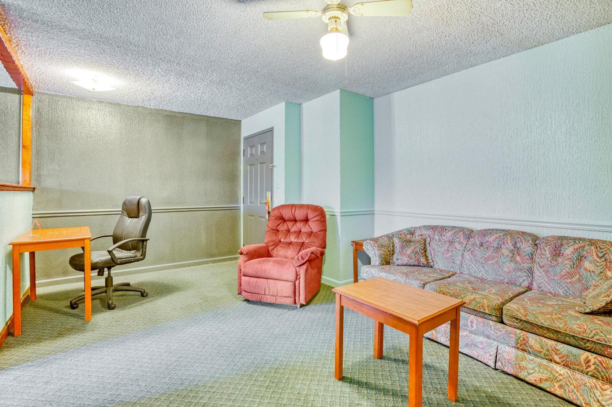 Отель Oyo Townhouse Tulsa Woodland Hills Экстерьер фото